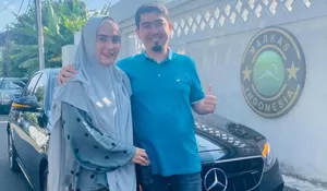 Ustaz Solmed Pamer Rumah Mewah Baru di Bogor, Sang Istri Gaya dengan Sepeda Motor Setara 3 Unit Mobil Avanza