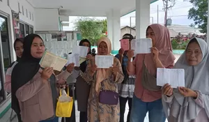 Ratusan Emak-emak di Desa Cibinong Mengaku Jadi Korban Tabungan Fiktif