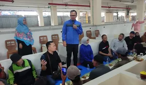 Bersyukur Akses Jalan Tembusan Pasar Jambu Dua Dibuka Kembali, Bima Arya Ngaliwet Bareng Pedagang