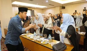 Silaturahmi Bareng Bu Nyai Khos dan Nawaning se-Nusantara, Gibran Sampaikan Keinginan Gerakkan Ekonomi Santri