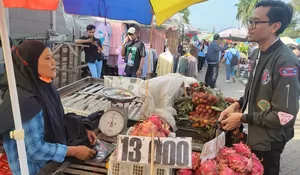 Tim Pemenangan Muda Ganjar Mahfud Turun ke Pasar Kemis Tangerang, Serap Aspirasi Pemuda Banten