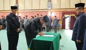 Lantik Pejabat dan PNS Baru, Pj Wali Kota Bekasi Gani Muhamad Ingatkan Tugas Aparatur