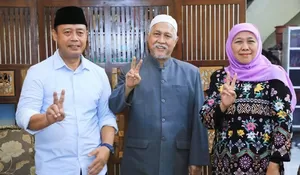 Pose Dua Jari Bareng Khofifah, Kiai Fuad Noerhasan Sidogiri Doakan Prabowo Gibran Menang Satu Putaran