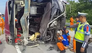 Bus Rombongan Kader Hanura Kecelakaan di Tol Solo - Ngawi, 3 Orang Meninggal Dunia, Ini Daftar Korbannya!