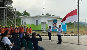 Bendera Setengah Tiang Berkibar di TPAS Nambo saat Peringatan Hari Peduli Sampah Nasional 