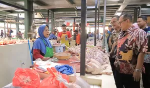 Sidak Pasar, Pj Wali Kota Bekasi Gani Muhamad Dapati Kenaikan Harga Cabai dan Telur