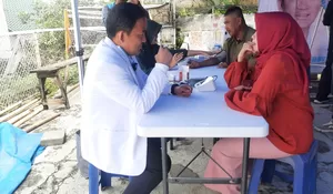 Gelar Pelayanan Kesehatan Gratis Berbasis Sampah di Warungbandrek, Dokter Rayendra: Supaya Lingkungan Tetap Terjaga dan Memberi Manfaat