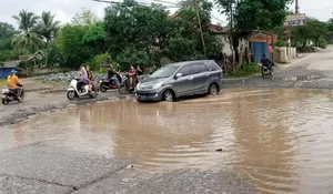 Truk Tambang jadi Pemicu Jalan Rusak Rumpin