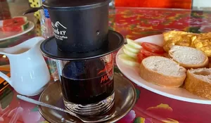 Mencicipi Kopi Otentik Seduhan Vietnam Drip di Negara Nguyen, Ternyata Ini Bedanya dengan Cara Barista di Indonesia