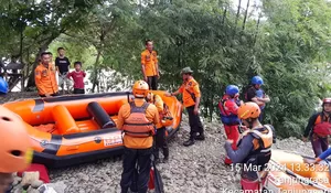 Dua Hari Pencarian, Ibu Hanyut Terbawa Arus Sungai Cibadak Bogor Belum Ditemukan