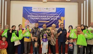 Pj Wali Kota Bekasi Gani Muhamad Salurkan Bantuan Pangan Penanganan Stunting buat Warga Jatisampurna