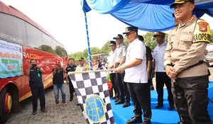 Pj Wali Kota Bekasi Gani Muhamad Lepas Bus Mudik Gratis, 550 Pemudik Lebaran Pulang ke 3 Kota