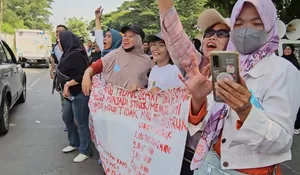 Terdampak Bau Menyengat hingga Banyak yang Kena Stroke, Warga Gerudug PT Pertamina Cikampek Karawang