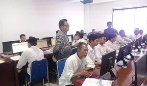 Ratusan Peserta Calon Panwascam Pilkada 2024 Karawang Ikuti Tes CAT