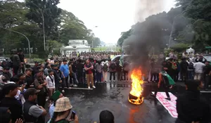 Kepung Istana Bogor, Mahasiswa Tuntut Presiden Jokowi Tindak Pejabat Anti Kritik