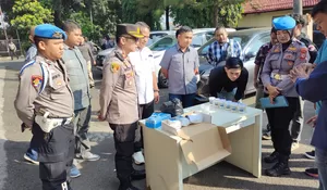 Komitmen Berantas Narkoba, Anggota Satres Narkoba Polres Purwakarta Jalani Tes Urine