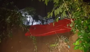 Hujan Deras, Rumah Warga Cimahpar Bogor Tertimbun Tanah Longsor