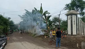 Warga Sukamulya Rumpin Gelar Gotong Royong Bersihkan Jalan dan Tugu Perbatasan Wilayah