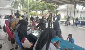 Kantor Disnakertrans Karawang Banyak Dikunjungi Lulusan Baru untuk Verifikasi Akun Kartu Kuning