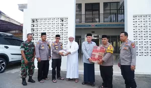 Jelang HUT Bhayangkara Ke 78, Polres Purwakarta Gelar Baksos buat Warga Pesisir Waduk Jatiluhur