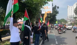 Gelar Aksi Solidaritas Palestina di Depan McD Tugu Kujang Bogor, Komunitas Asoy Geboy Ajak Boikot Produk Pendukung Zionis