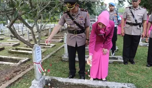 Jelang HUT Bhayangkara Ke-78, Polres Purwakarta Gelar Ziarah Makam Pahlawan