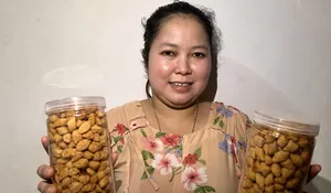 Cerita Sukses Neneng Penjual Kue dan Baju di Pasar Rebo, Bisa Menopang Perekonomian Keluarga Berkat Holding Ultra Mikro BRI