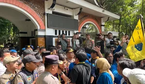 Bentuk Pelayanan Ke Masyarakat, Polres Purwakarta Kerahkan Personil Untuk Pengamanan Unjuk Rasa Mahasiswa