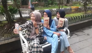 Biar Menarik, Warga Purwakarta Jadikan Situ Buleud Tempat Ngonten Pasarkan Produk UMKM