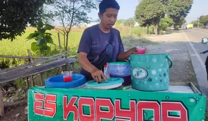 Tekun Berjualan, Cerita Tukang Es Kopyor di Jalan Baru Karawang bisa Raih Untung hingga Rp200 Ribu per Hari
