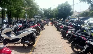 Polemik Banyak Helm Hilang di RSUD Karawang, Pengelola Parkir Kekeuh Ogah Tanggung Jawab, Ini Alasannya