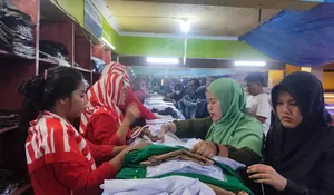 Tahun Ajaran Baru, Penjual Seragam Sekolah di Karawang Raup Cuan, Omzet Sehari Tembus Rp152 Juta!