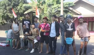 Meriahkan HUT RI ke 79, Warga Desa Cicinde Selatan Karawang Kompak Galang Dana di Pinggir Jalan