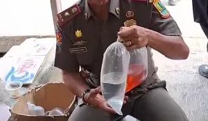 Satpol PP Gelar Razia Gabungan, Gagalkan Peredaran Ribuan Botol Miras Ilegal hingga Ciu di Karawang