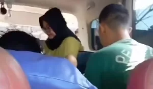 Viral Detik-detik Ibu Hamil Melahirkan di Mobil Gegara Jalan Rusak di Parungpanjang Bogor