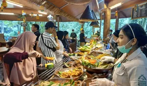Asyiknya Kulineran Sunda di Safari Kuring Taman Safari Bogor, Ada Nasi Timbel hingga Sate Maranggi, Lho!