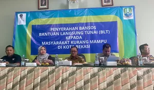 Pj Wali Kota Bekasi Salurkan BLT dari Cukai Tembakau untuk 12 Kecamatan
