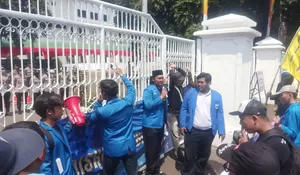 Pelantikan Anggota DPRD Kabupaten Karawang 2024-2029 Diwarnai Unjuk Rasa Mahasiswa PMII, Ini yang Diminta Para Mahasiswa