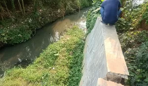 Parah! Dinas PUPR Karawang Pilih Bungkam Soal Turap Ambruk di Kotabaru