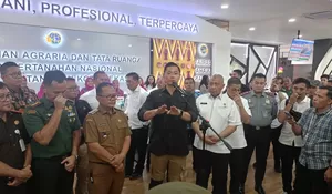 Menteri ATR/BPN AHY Serahkan Sertifikat Tanah PTSL di Kota Bekasi, Ada Rumah Ibadah dan Kampung Adat Sunda