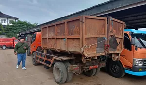 Minim Anggaran, Pemkab Purwakarta Masih Operasikan Armada Pengangkut Sampah Kondisi Lapuk dan Tak Layak Pakai