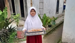 Kisah Inspiratif Firdha Bocah Kelas 6 SD Asal Caringin, Nggak Malu Jual Makanan di Sekolah Tiap Hari