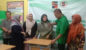 Ketua Komisi IV DPRD Akhmad Saeful Bakhri Salurkan Ratusan Meubelair ke 8 SDN di Kecamatan Bogor Utara