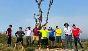 Trekking Bareng Juara Triathlon, LNC Basketball Taklukan Jalur Bukit Perbatasan Bogor
