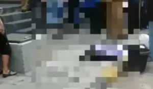 Wanita Paruh Baya Ditemukan Tewas Tergeletak di Halaman Parkir Glodok Plaza, Diduga Nekat Bunuh Diri dengan Lompat dari Lantai Lima