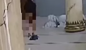 Gak Ada Otak! Pria Ini Terekam CCTV Lakukan Pelecehan Seksual Kepada Seorang Wanita sedang Sholat Berjamah di Masjid Bojonegoro