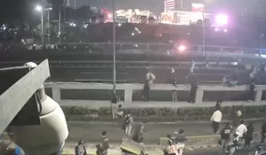 Video Detik-detik Massa Aksi Tolak RUU Pilkada Dibubarkan Paksa oleh Polisi, Demonstran Dipukul, Ditabrak sampai Dilindas Aparat