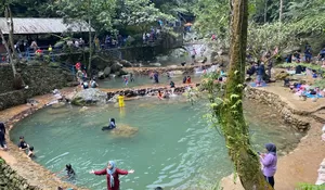 Menikmati Wisata Lembah Tepus, Curug Berundak yang Ramai Kala Akhir Pekan