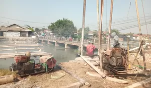 Pekerja Proyek Nggak Dilengkapi APD, Pemborong Jembatan Ciselang Karawang Abaikan Keselamatan Kerja