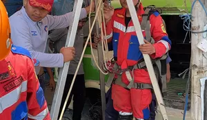 Dramatis, Detik-detik Penyelamatan Lansia yang Tercebur di Sumur Belasan Meter